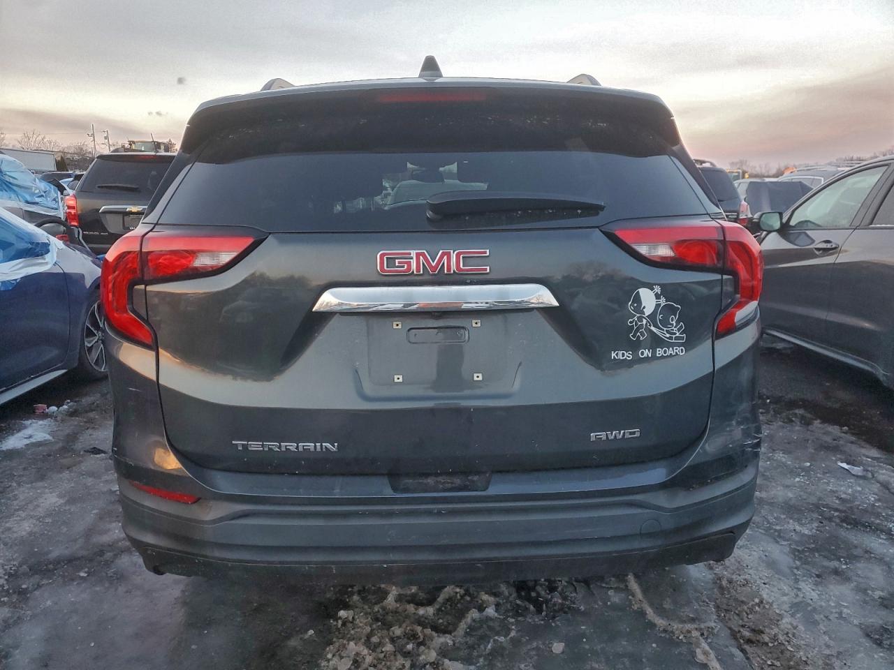 2018 GMC TERRAIN SLE photo 6