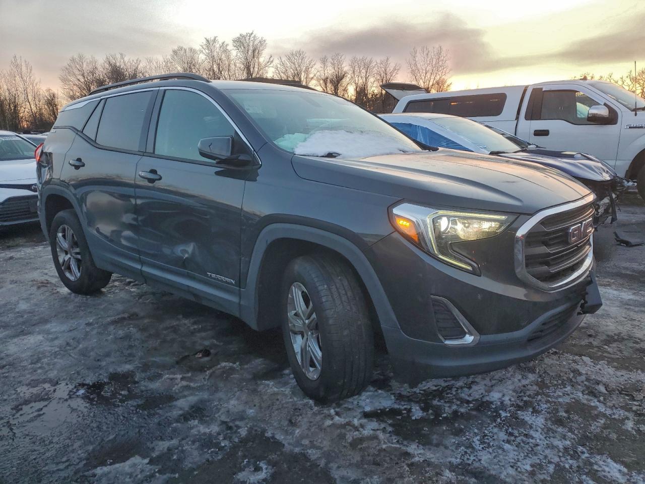2018 GMC TERRAIN SLE photo 4