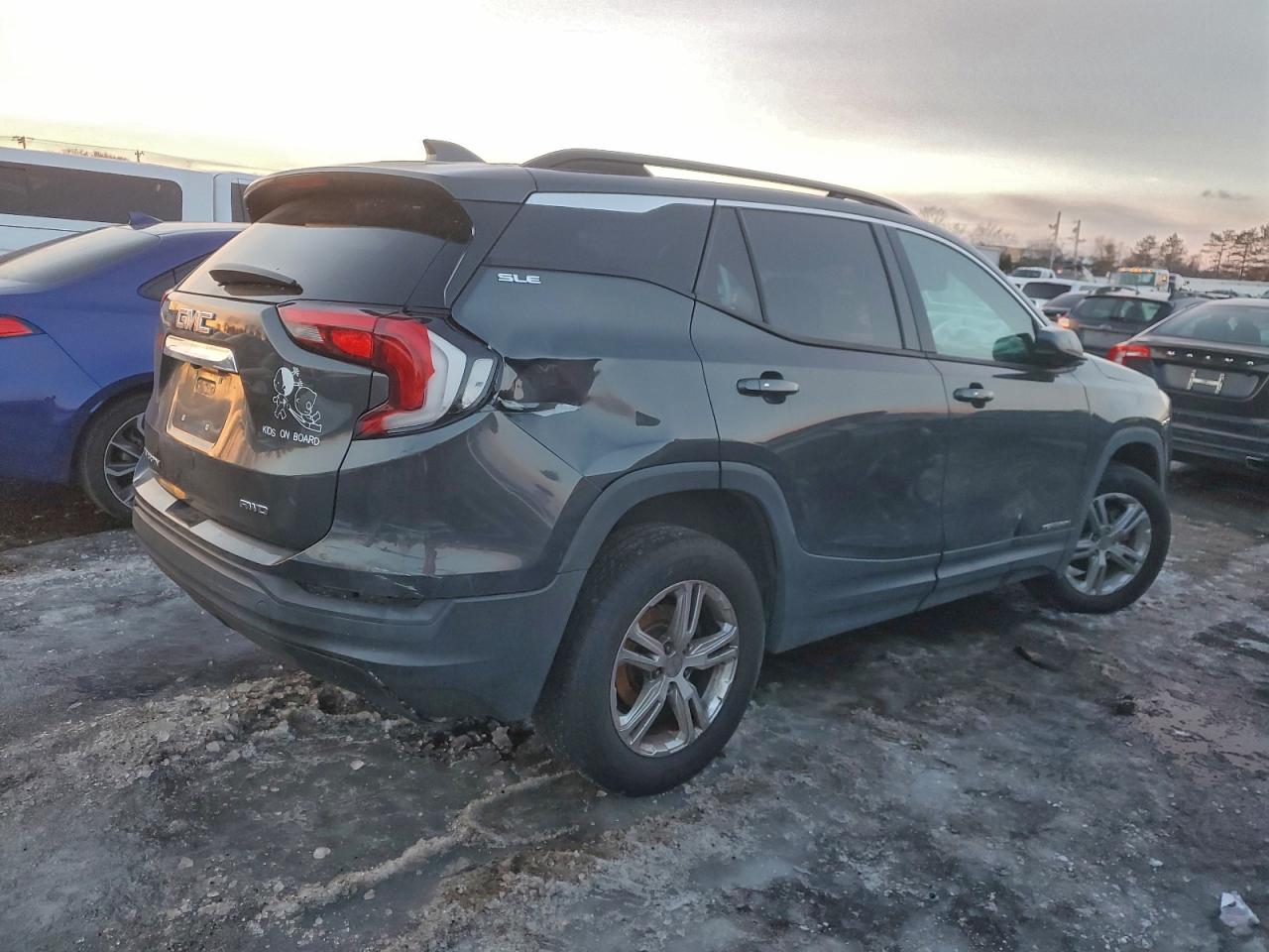 2018 GMC TERRAIN SLE photo 3