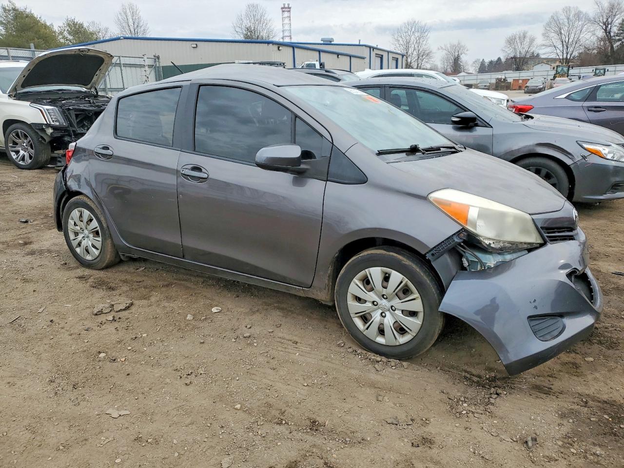 2013 TOYOTA YARIS 5-DOOR LE photo 4