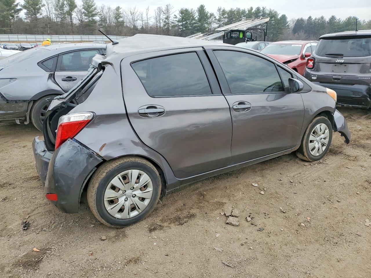 2013 TOYOTA YARIS 5-DOOR LE photo 3