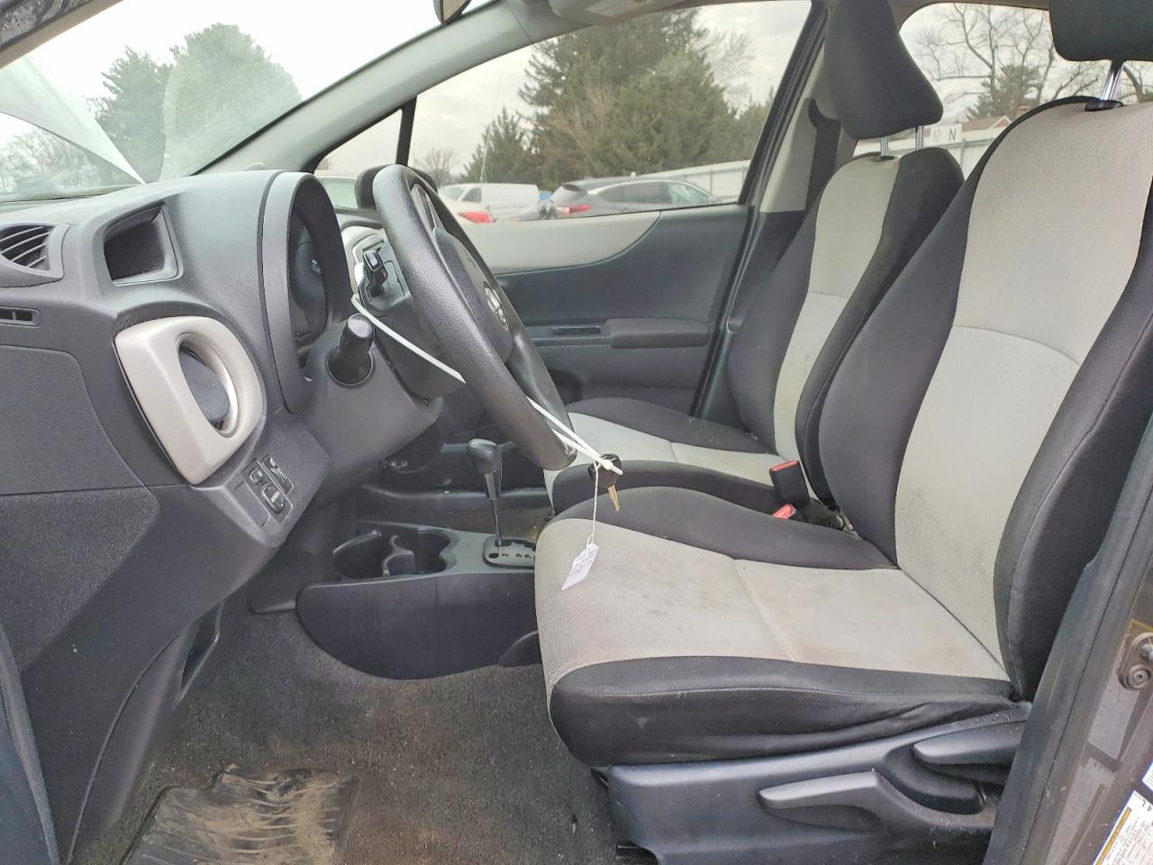 2013 TOYOTA YARIS 5-DOOR LE photo 7