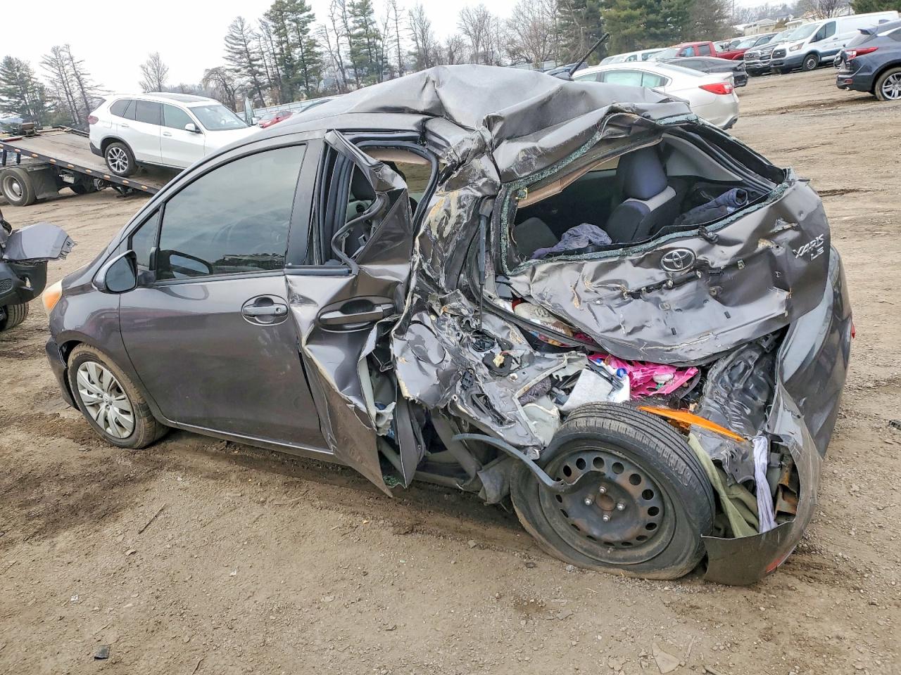 2013 TOYOTA YARIS 5-DOOR LE photo 2