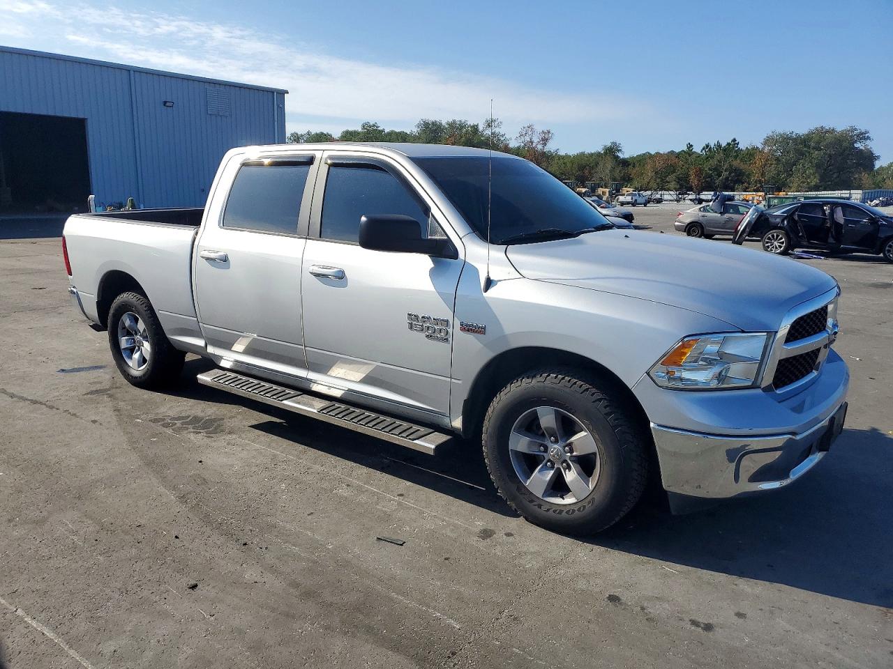 2019 RAM 1500 CLASSIC SLT photo 4