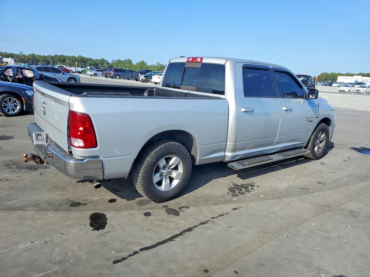 2019 RAM 1500 CLASSIC SLT photo 3