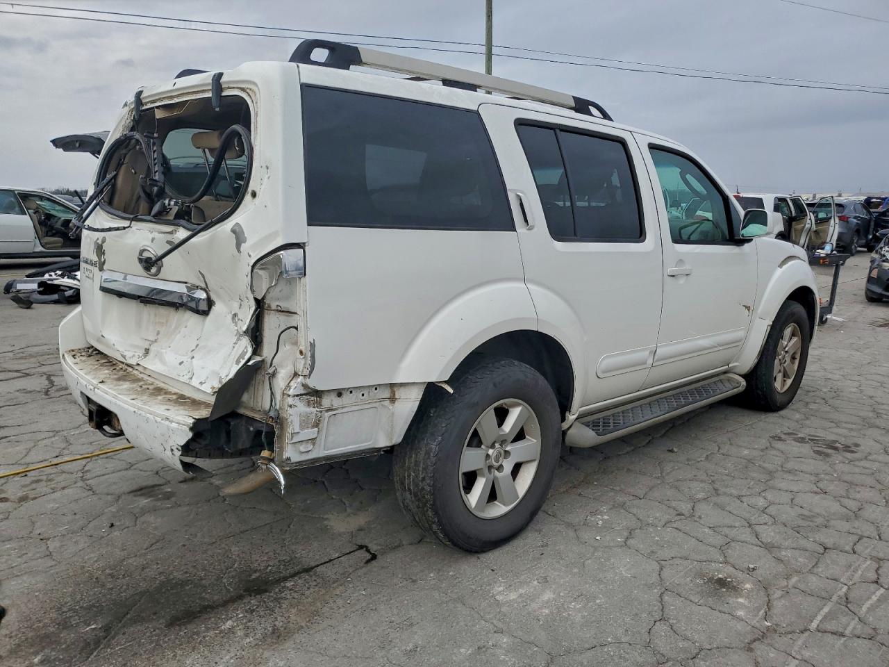 2011 NISSAN PATHFINDER S photo 3