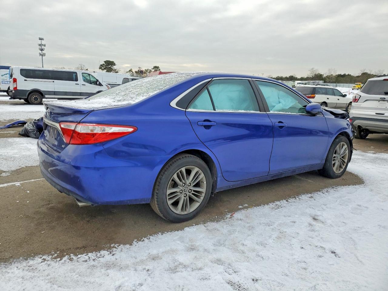 2015 TOYOTA CAMRY LE photo 3