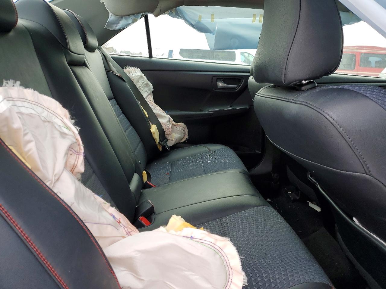 2015 TOYOTA CAMRY LE photo 10
