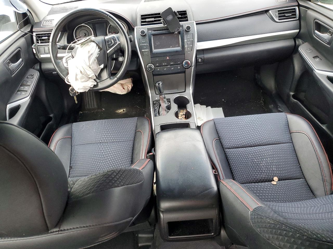2015 TOYOTA CAMRY LE photo 8