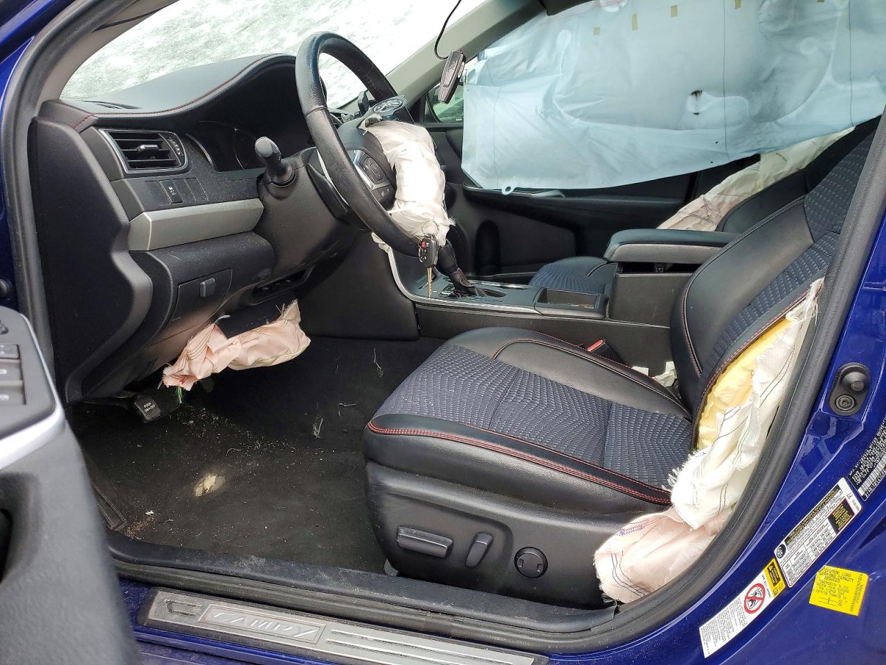 2015 TOYOTA CAMRY LE photo 7
