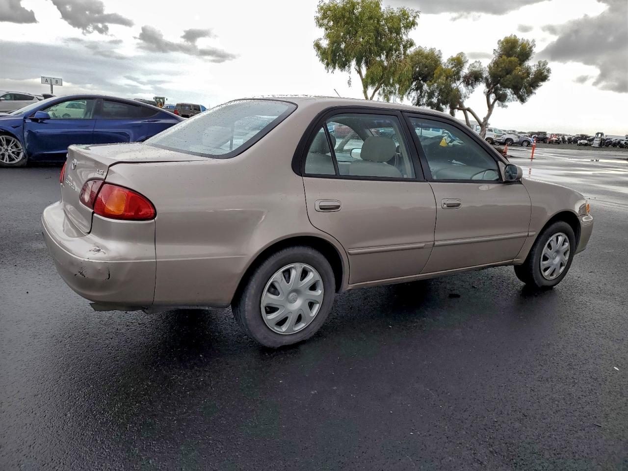 2001 TOYOTA COROLLA CE photo 3