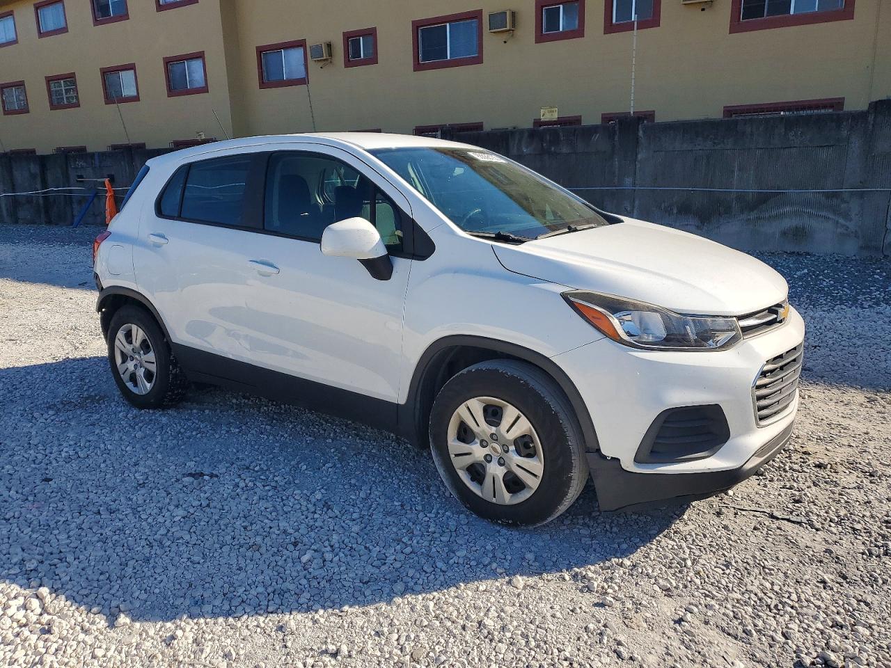 2017 CHEVROLET TRAX LS photo 4