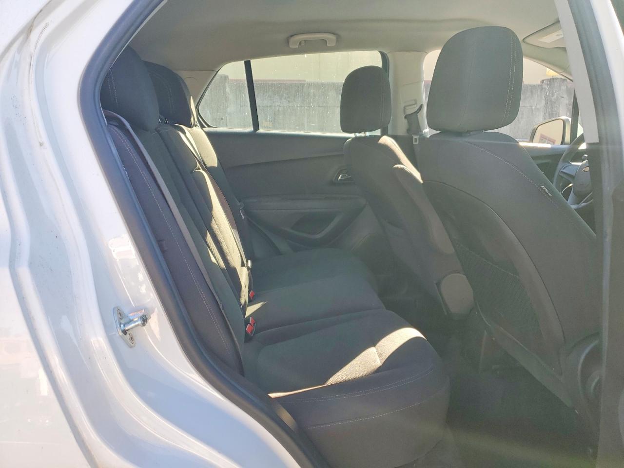 2017 CHEVROLET TRAX LS photo 10