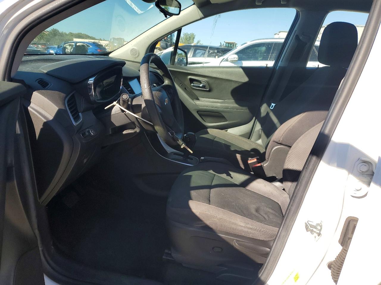 2017 CHEVROLET TRAX LS photo 7