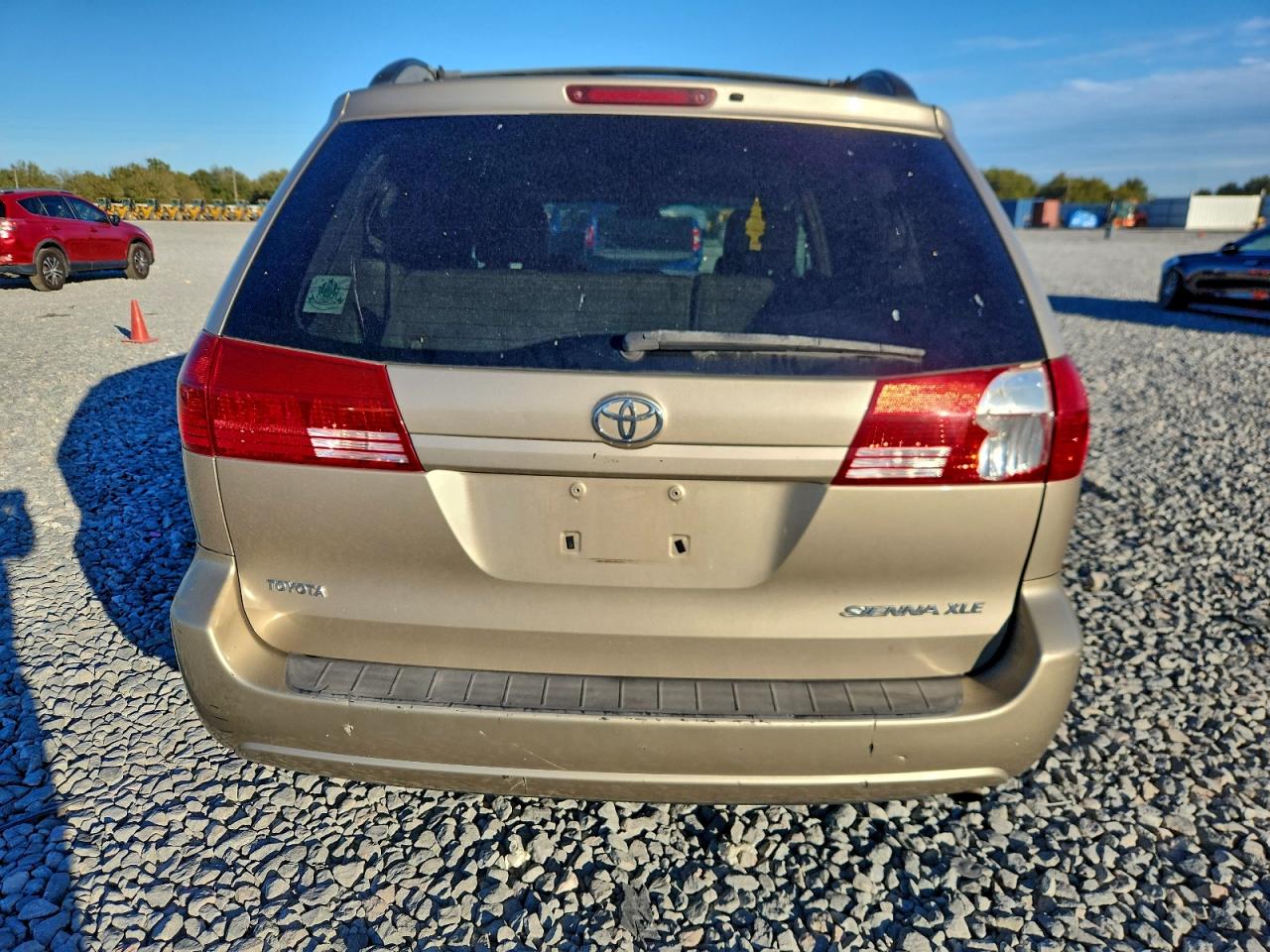 2004 TOYOTA SIENNA XLE photo 6