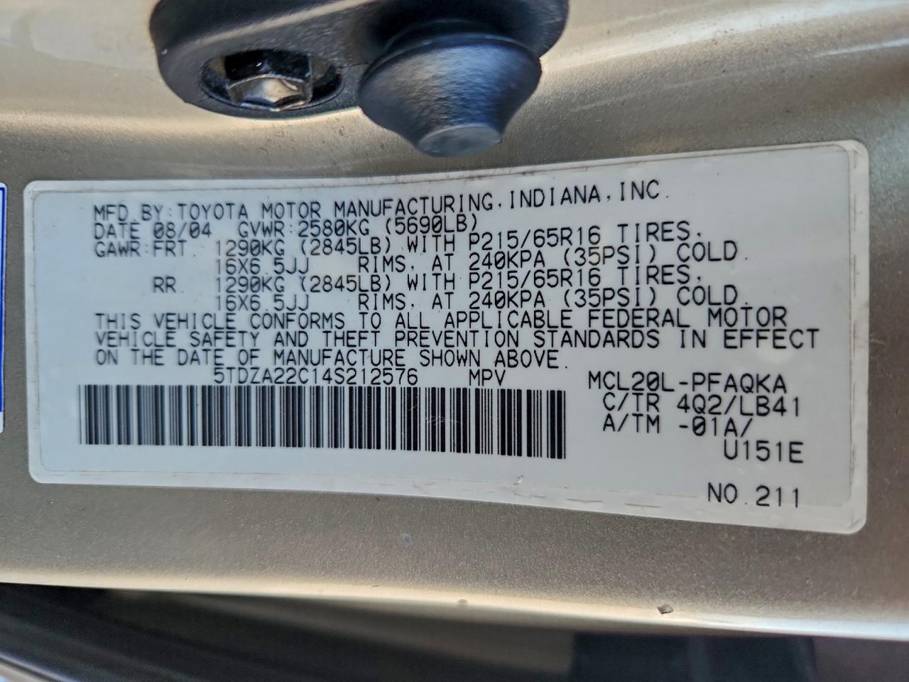 2004 TOYOTA SIENNA XLE photo 14