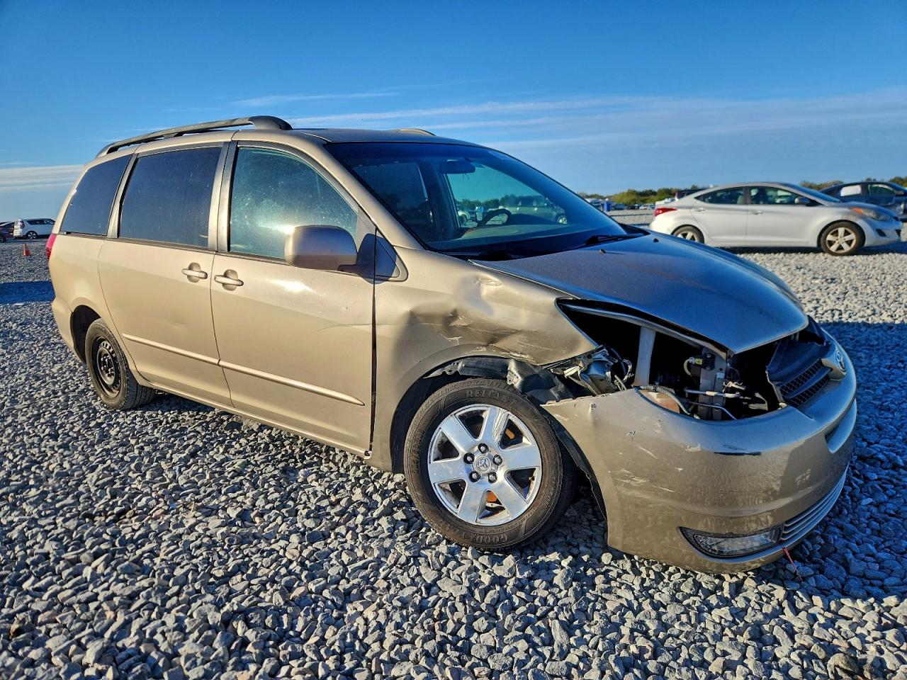 2004 TOYOTA SIENNA XLE photo 4