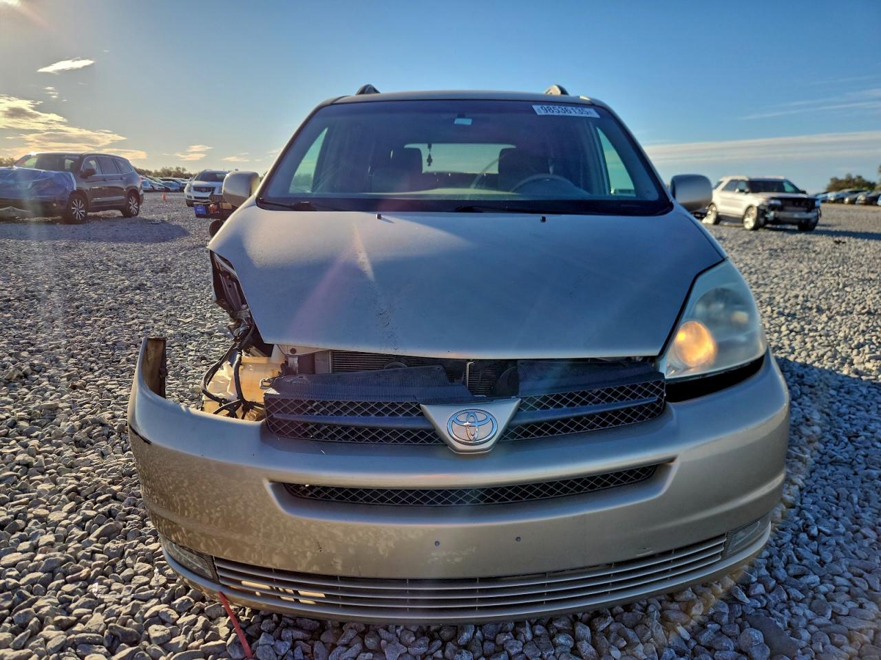 2004 TOYOTA SIENNA XLE photo 5