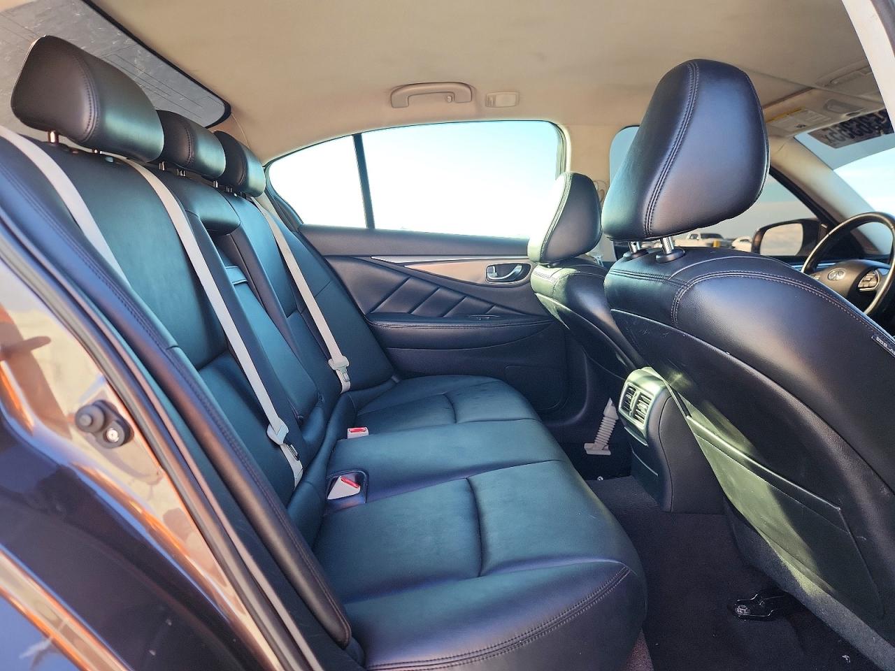 2015 INFINITI Q50 BASE photo 10