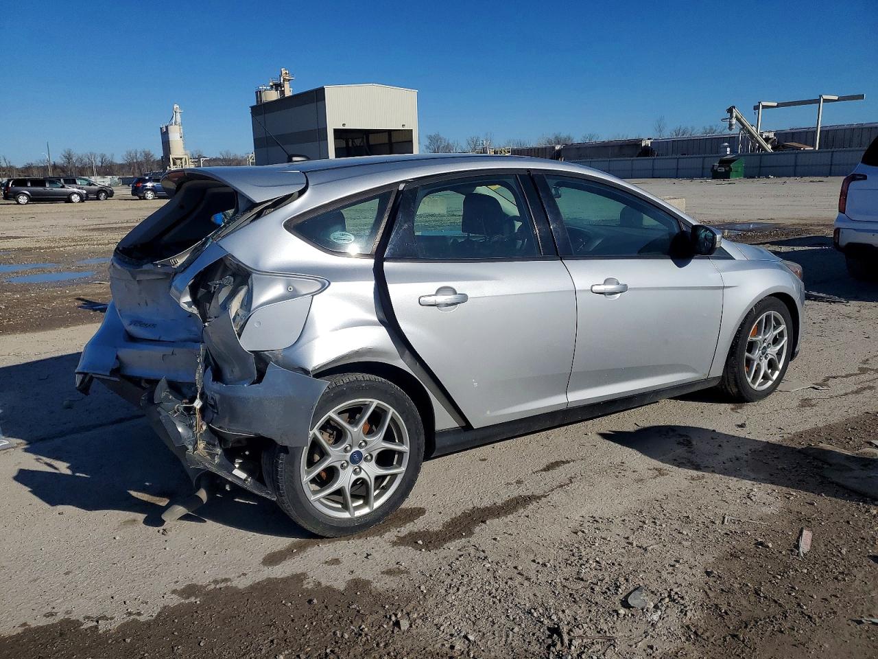 2015 FORD FOCUS SE photo 3