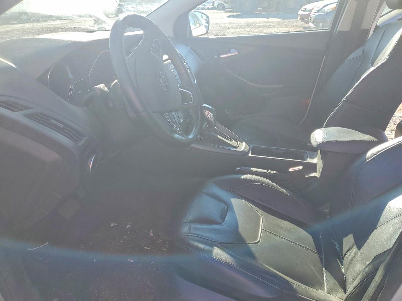 2015 FORD FOCUS SE photo 7