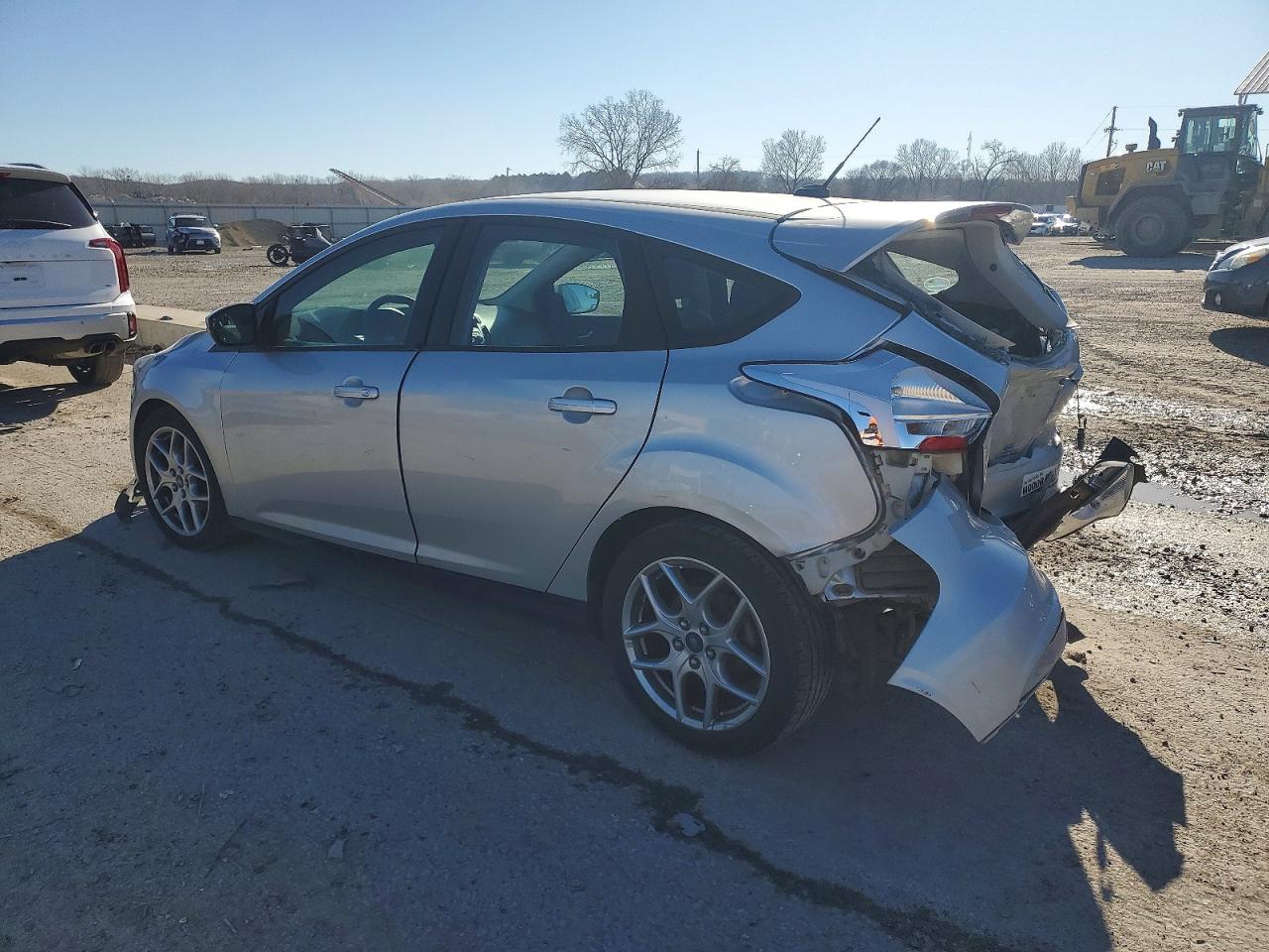 2015 FORD FOCUS SE photo 2