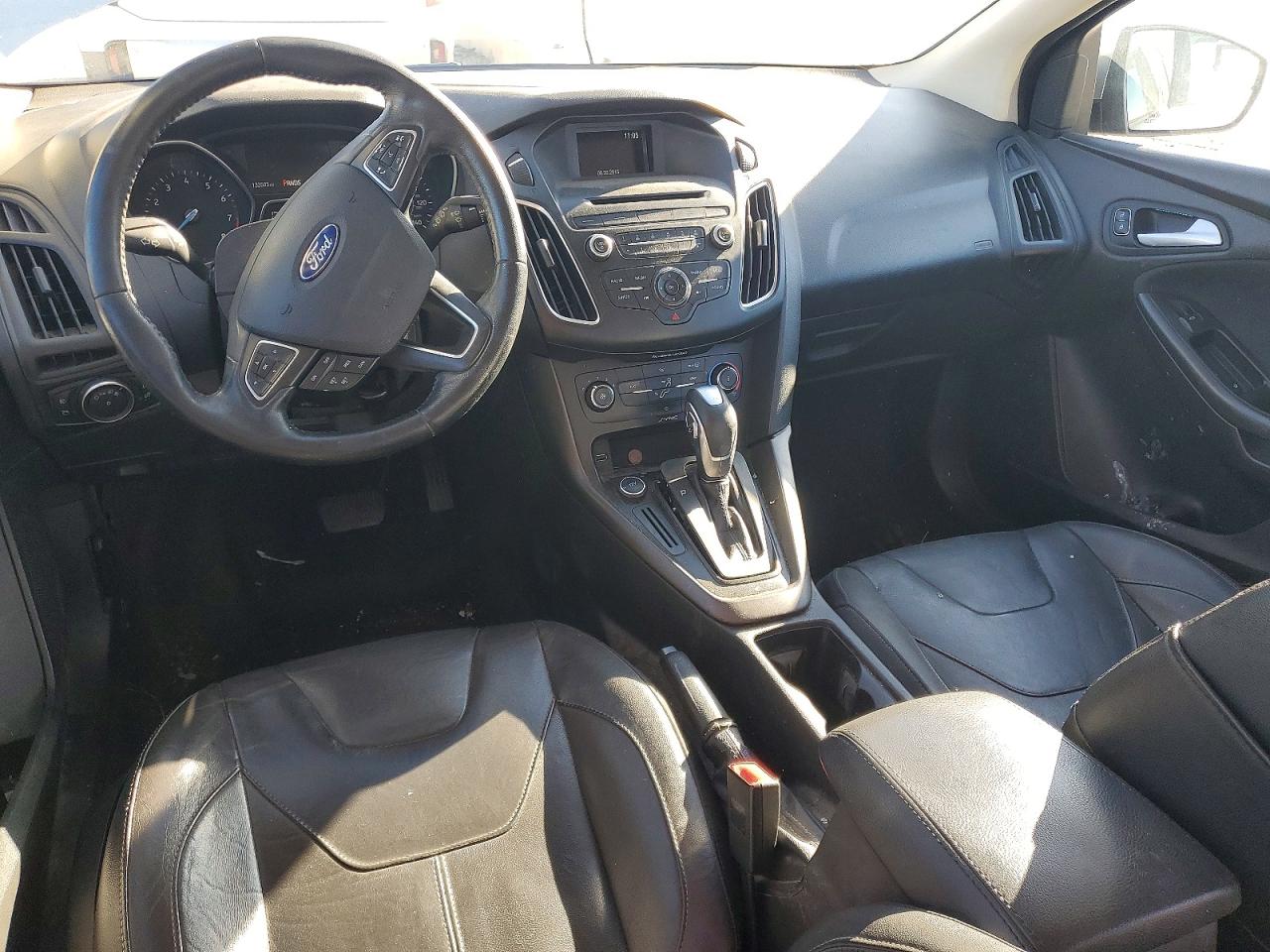 2015 FORD FOCUS SE photo 8