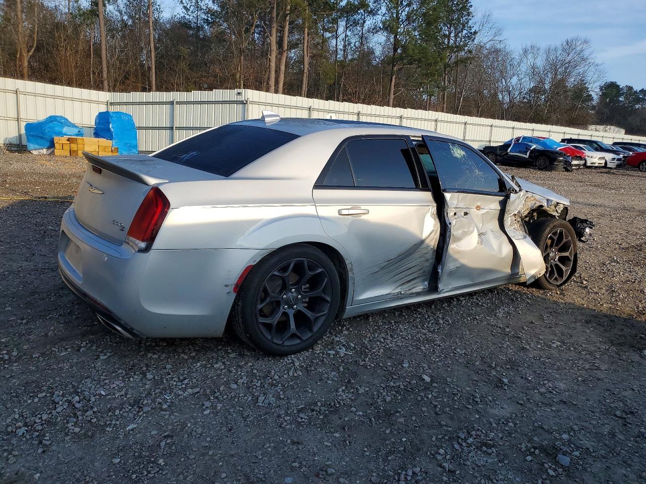 2019 CHRYSLER 300 S photo 3