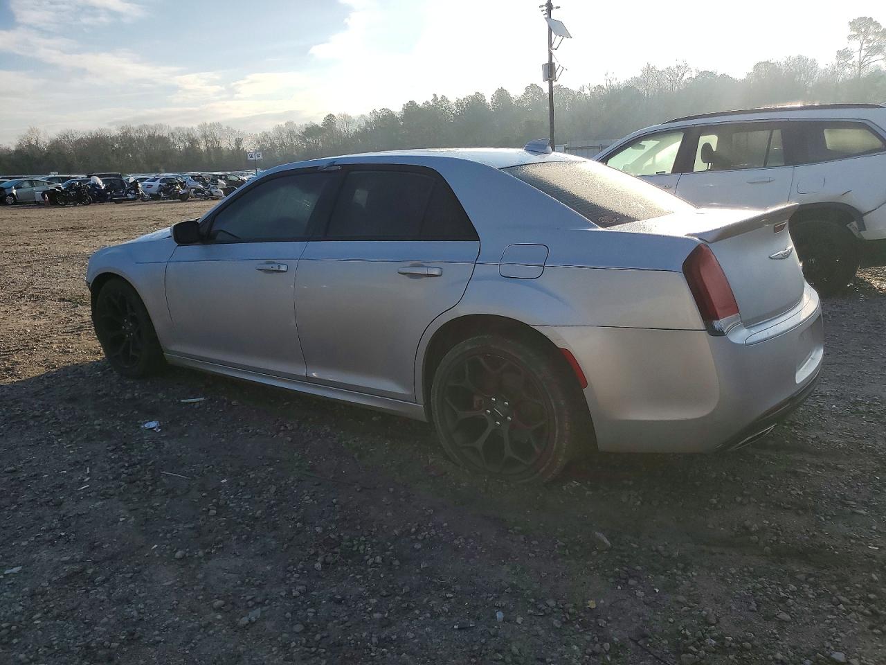 2019 CHRYSLER 300 S photo 2