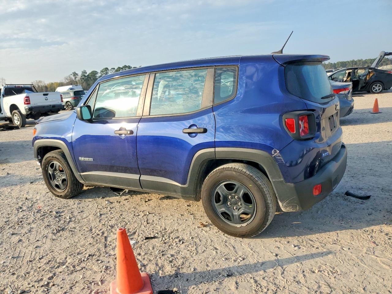2017 JEEP RENEGADE SPORT photo 2