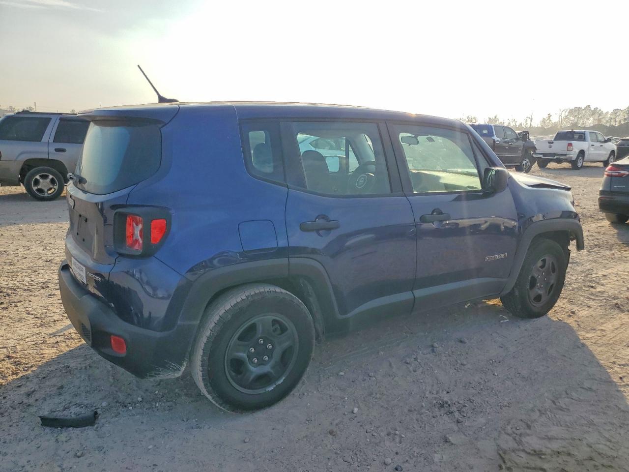 2017 JEEP RENEGADE SPORT photo 3