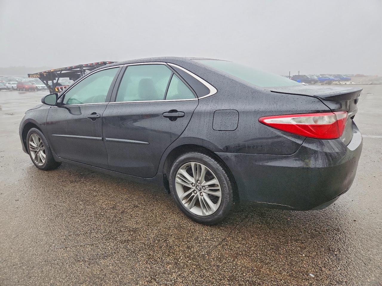 2017 TOYOTA CAMRY LE photo 4