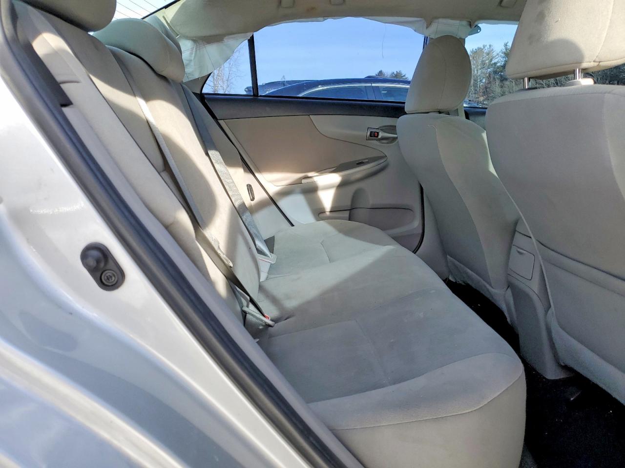 2013 TOYOTA COROLLA BASE photo 10