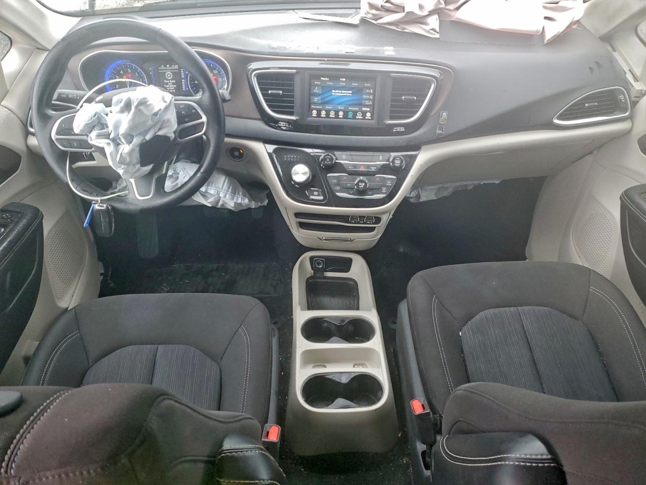 2021 CHRYSLER VOYAGER L photo 8
