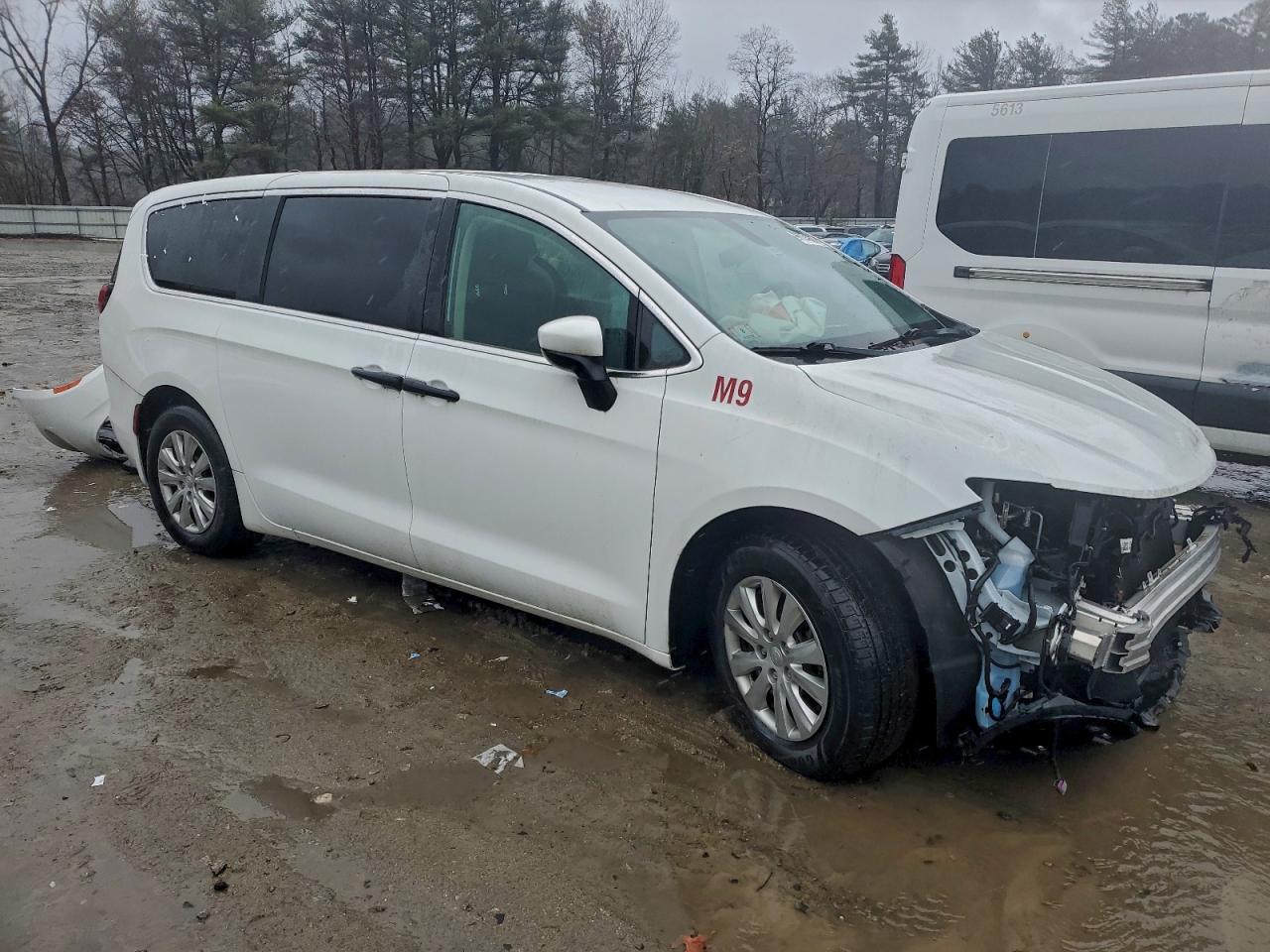 2021 CHRYSLER VOYAGER L photo 4