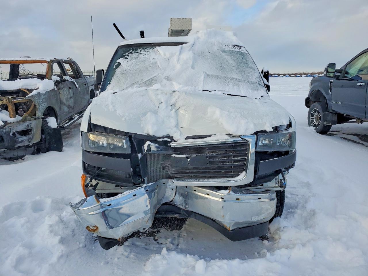 2023 GMC SAVANA G2500 photo 5