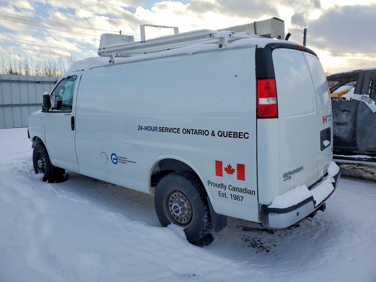 2023 GMC SAVANA G2500 photo 2