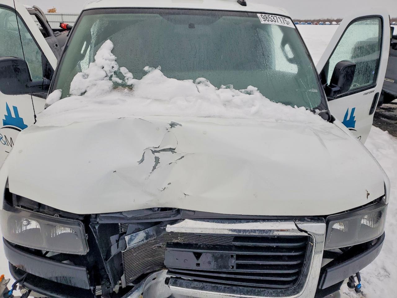 2023 GMC SAVANA G2500 photo 12