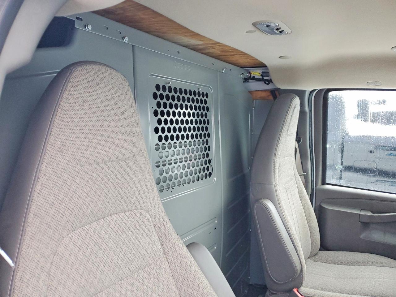 2023 GMC SAVANA G2500 photo 11