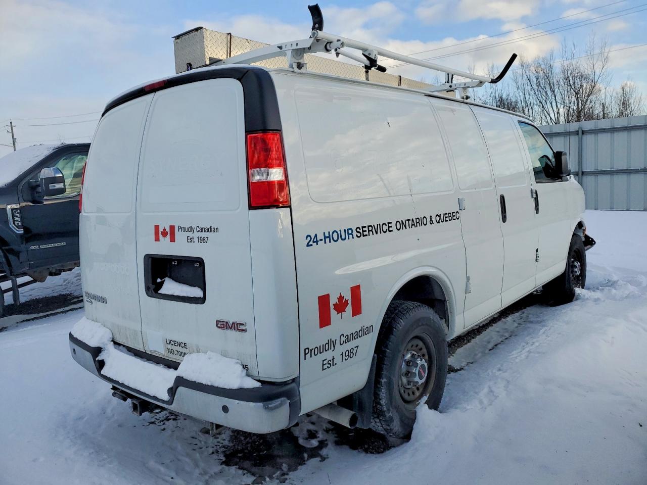 2023 GMC SAVANA G2500 photo 3