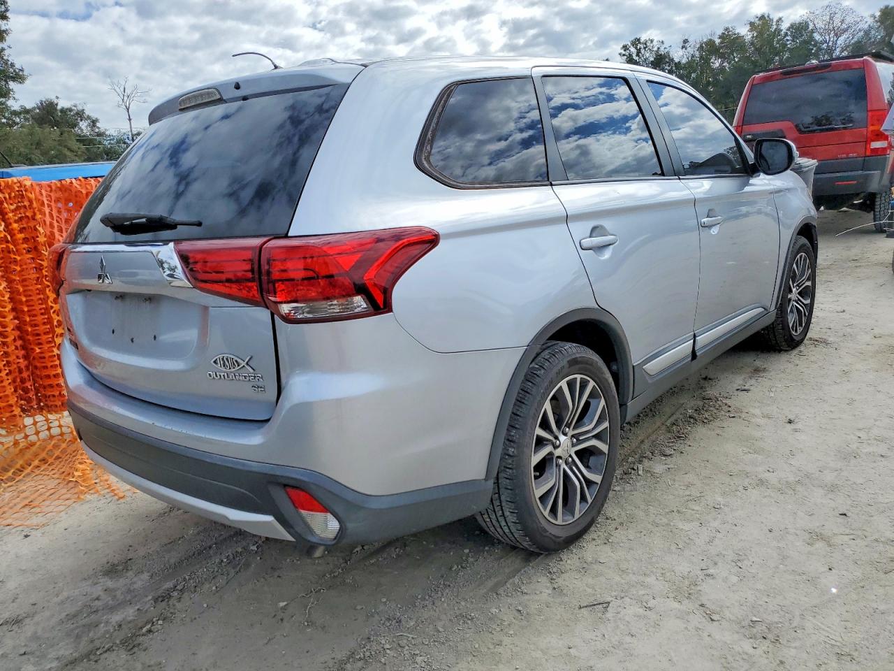 2016 MITSUBISHI OUTLANDER SE photo 3