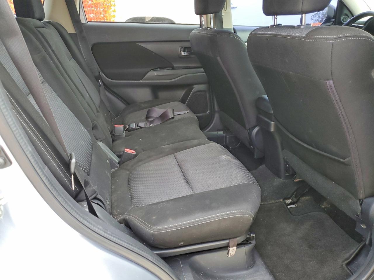 2016 MITSUBISHI OUTLANDER SE photo 11