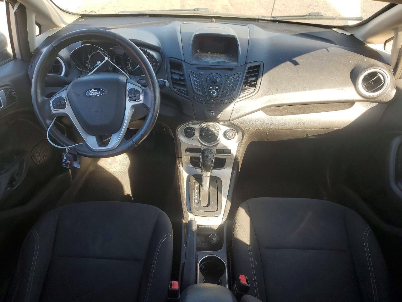 2015 FORD FIESTA SE photo 8