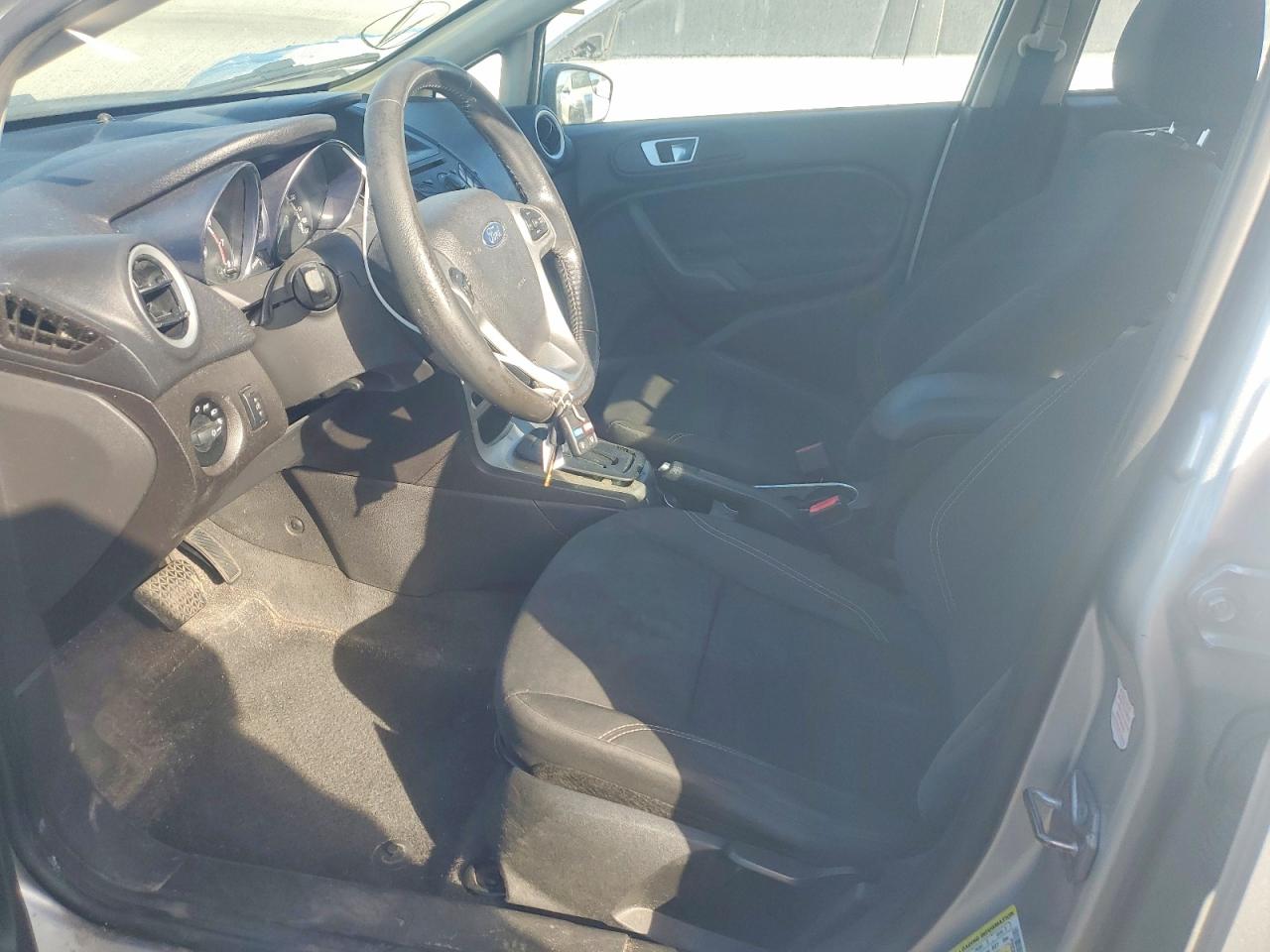 2015 FORD FIESTA SE photo 7