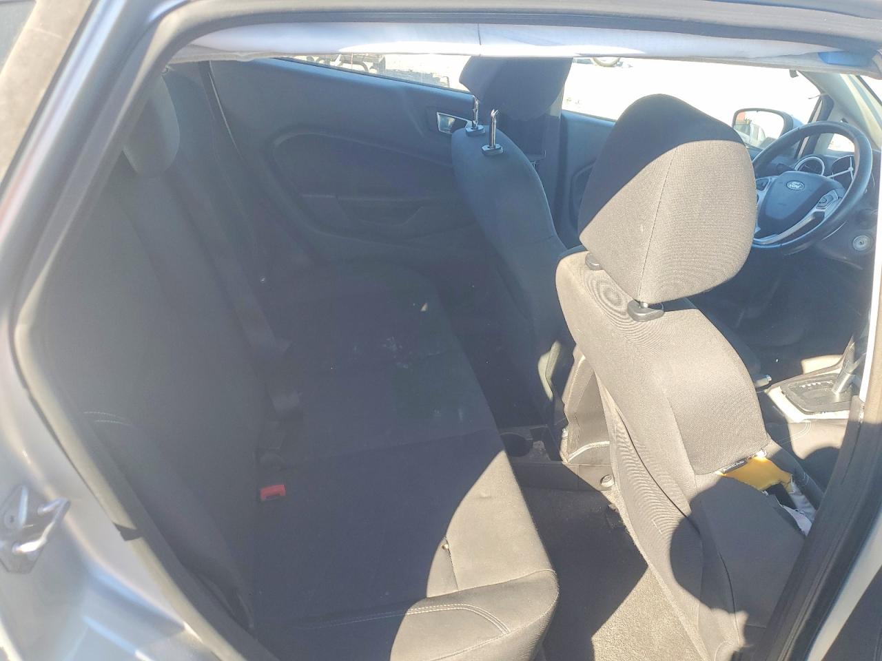 2015 FORD FIESTA SE photo 10