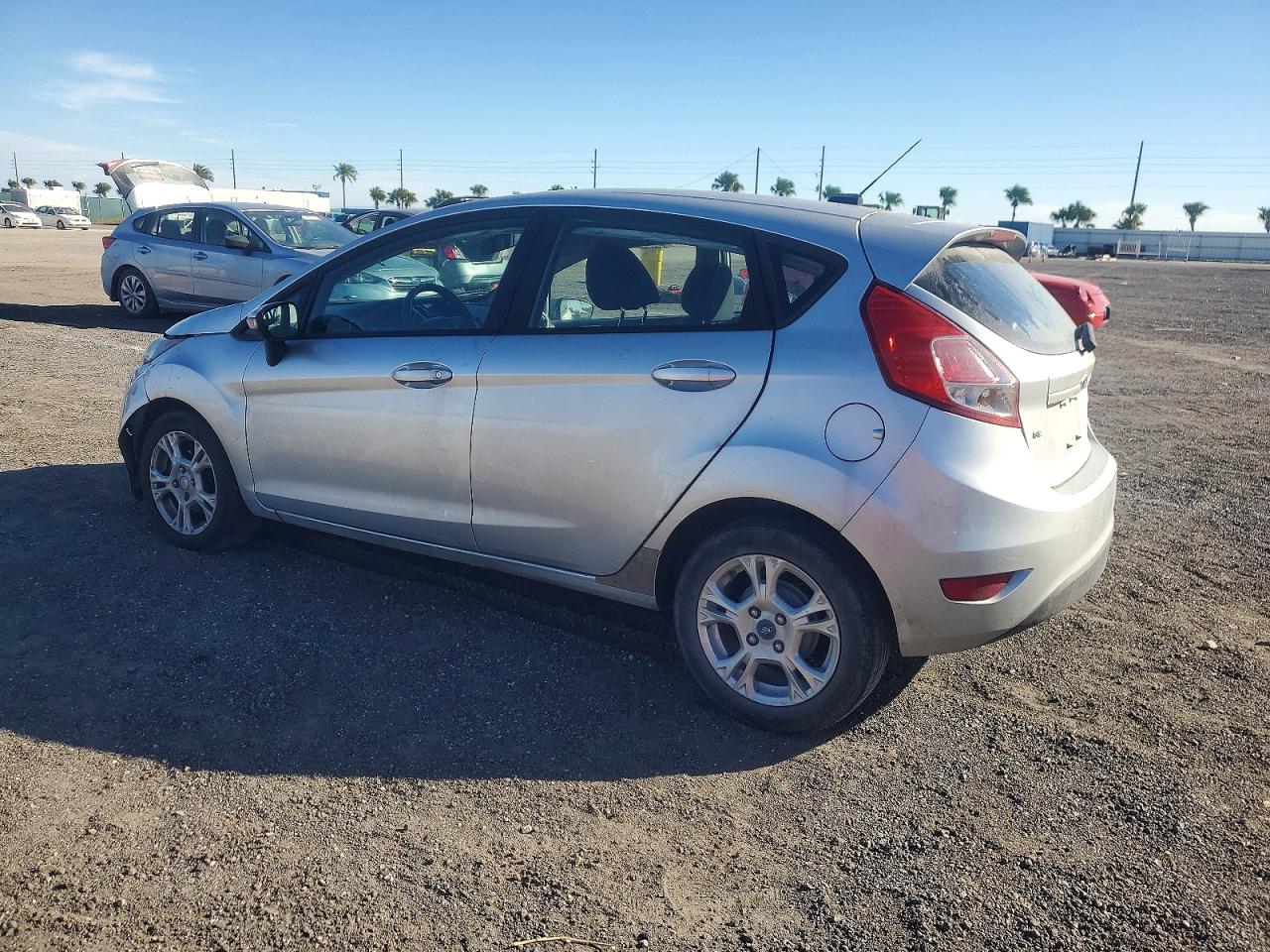 2015 FORD FIESTA SE photo 2