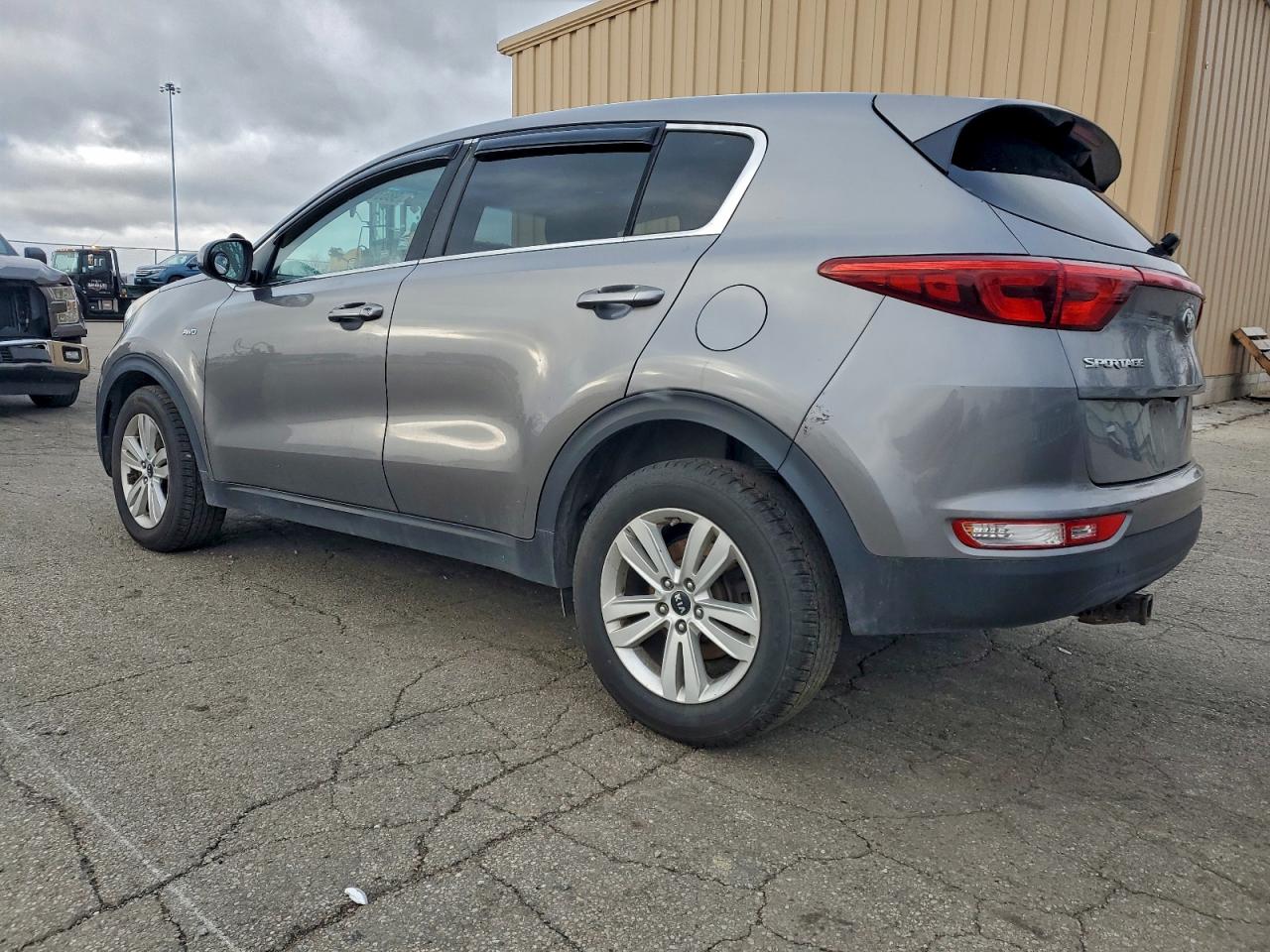 2018 KIA SPORTAGE LX photo 2