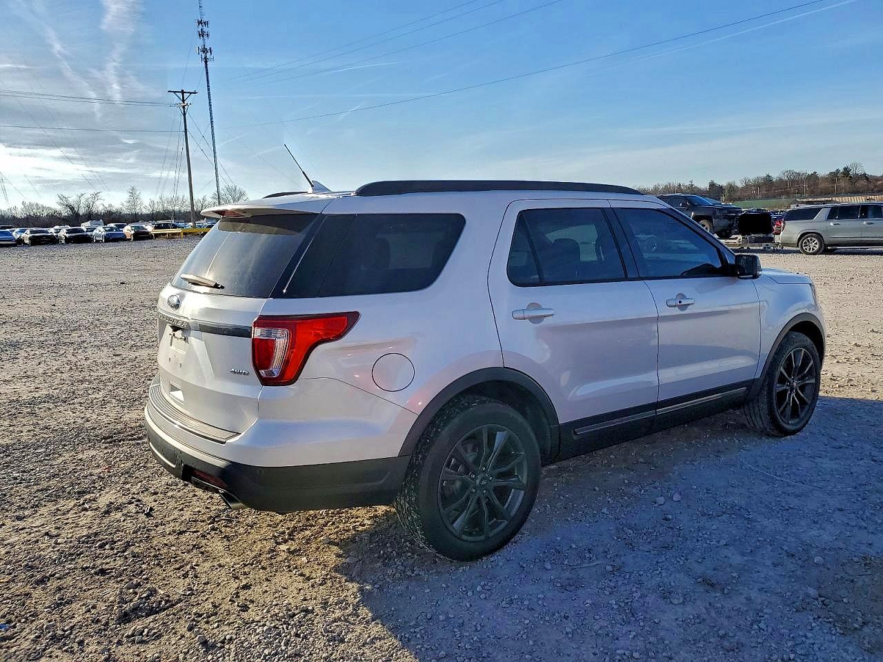 2018 FORD EXPLORER XLT photo 7