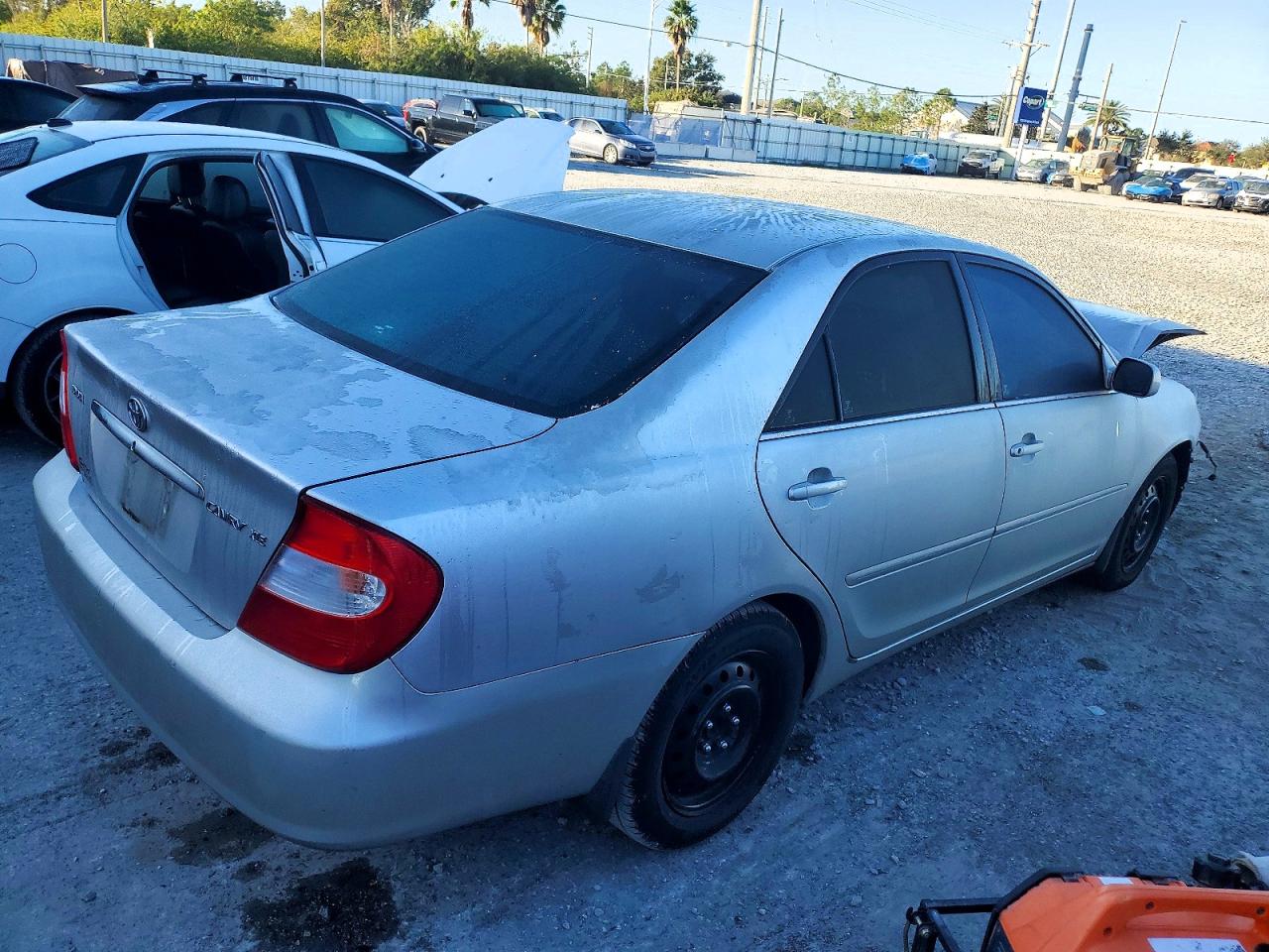 2002 TOYOTA CAMRY LE photo 5