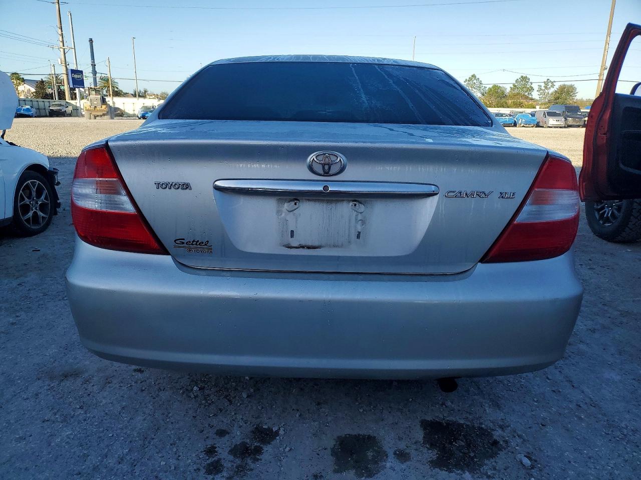 2002 TOYOTA CAMRY LE photo 11